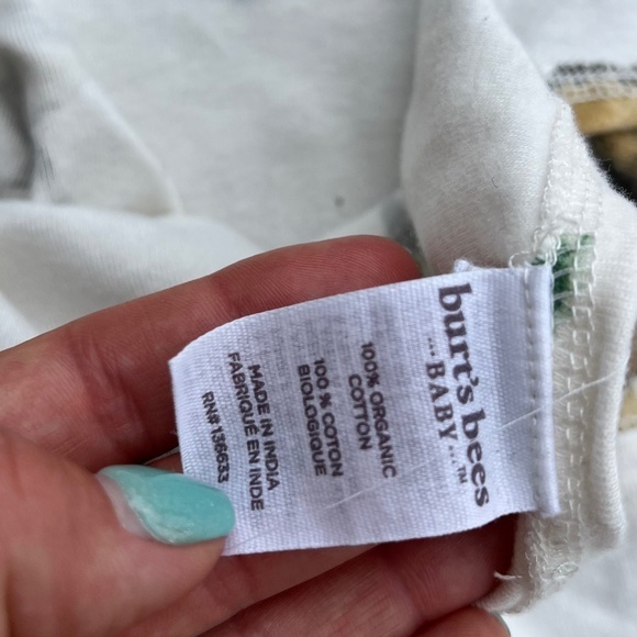 Burt's Bees 2 Piece Northern Reindeer Organic Cotton Pet Bandanas in Cardinal - Picture 3 of 7